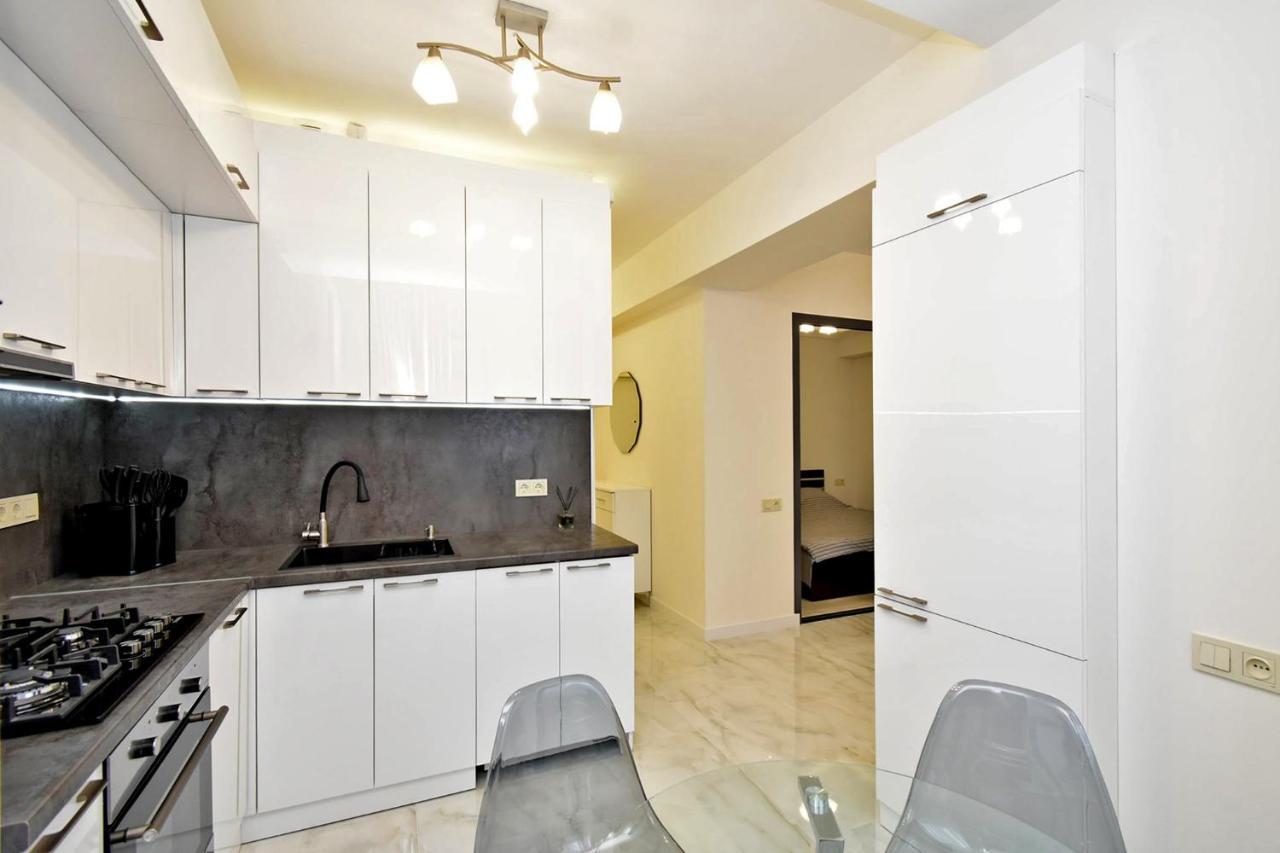 Apart House In Centr Koghbaci Strit Yerevan Luaran gambar
